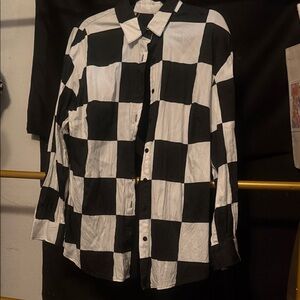 New York & Company Black and White Checkered Long Sleeve Top
